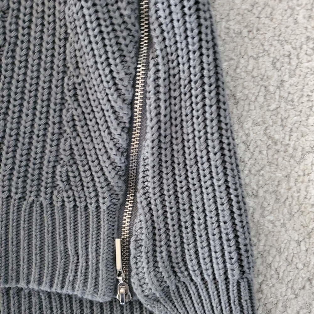 Sweater - Picture 4 of 4